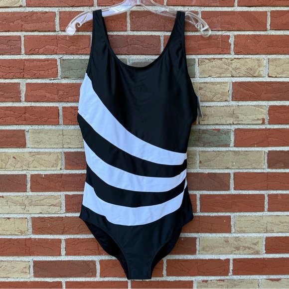 🏖 NWT Aquamore Color Block Black White One Piece Plus Swim Suit/Bathing Suit - Picture 1 of 9
